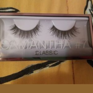 Huda Beauty Samantha #7 eyelashes.